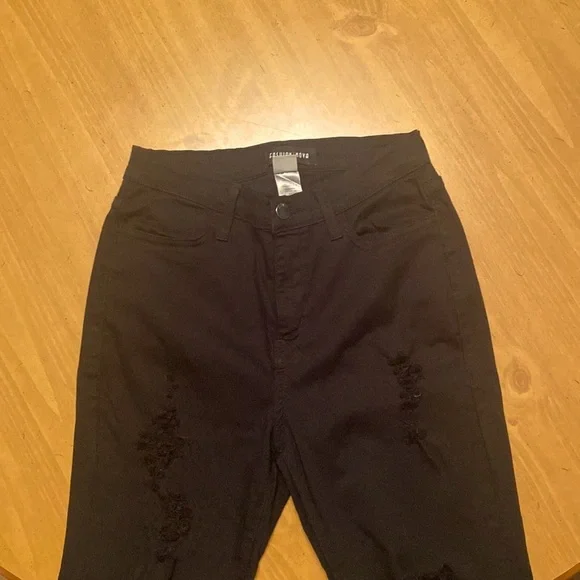 Fashion Nova Women’s 9(28) Black Distressed Skinny Jeans Stretch Made in USA - Picture 2 of 6